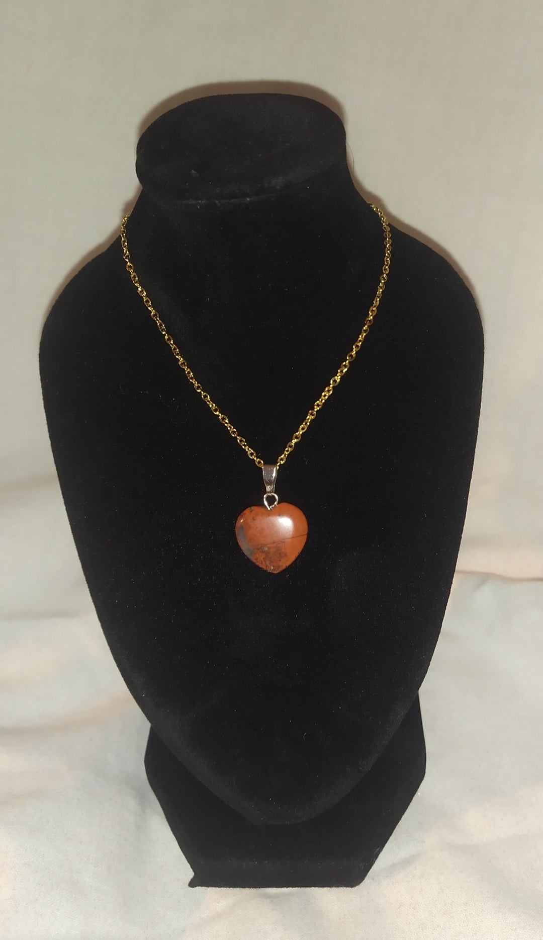 Pendentif cœur en jaspe rouge