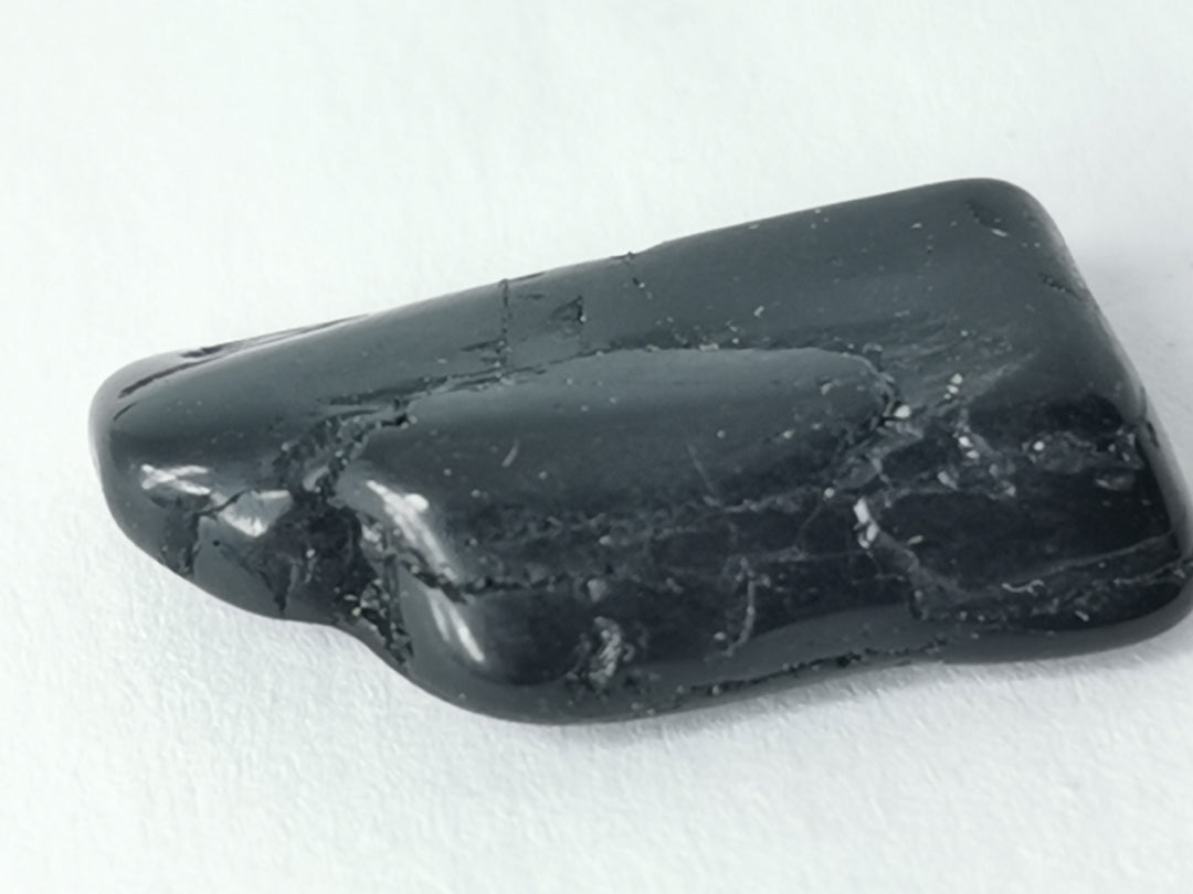 La pierre de l'Ange de la Transformation : La tourmaline noire (pierre roulée)