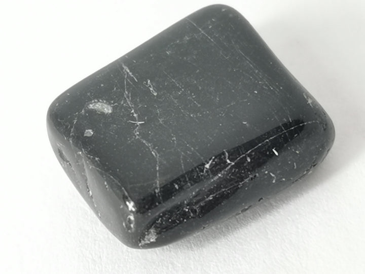 La pierre de l'Ange de la Transformation : La tourmaline noire (pierre roulée)