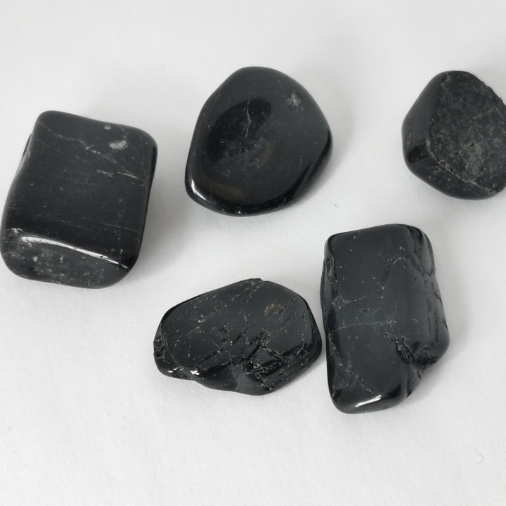 La pierre de l'Ange de la Transformation : La tourmaline noire (pierre roulée)